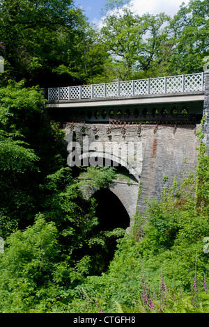 Pont du Diable Les trois ponts sur la rivière Mynach du Devil's Punchbowl marche Pontarfynach Ceredigion Mid Wales UK Banque D'Images