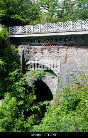 Pont du Diable Les trois ponts sur la rivière Mynach du Devil's Punchbowl marche Pontarfynach Ceredigion Mid Wales UK Banque D'Images