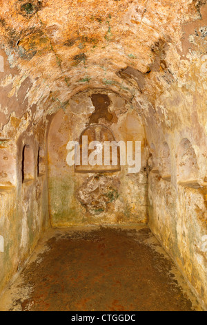 Chambre souterraine sous le mausolée circulaire dans la nécropole romaine, Carmona, Séville, Espagne Province. Banque D'Images