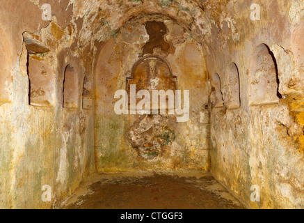 Chambre souterraine sous le mausolée circulaire dans la nécropole romaine, Carmona, Séville, Espagne Province. Banque D'Images