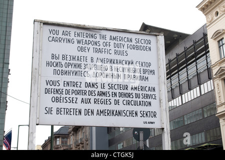 Ancien bordercross 'Checkpoint Charlie' à Berlin, Allemagne Banque D'Images