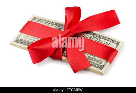 Paquet de dollars US attaché avec du ruban rouge isolated on white Banque D'Images