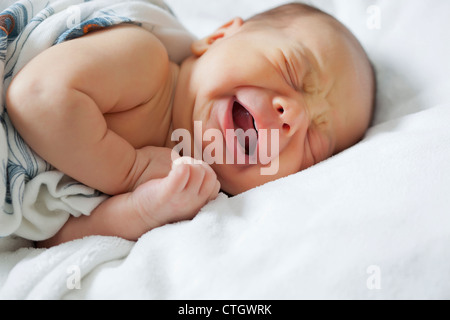 Bébé qui pleure Banque D'Images