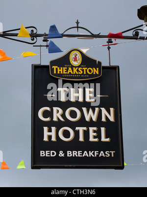 L'Hôtel de la Couronne, Theaston, Bed & Breakfast sign in Askrigg, Amérique du Yortkshire Dales, UK Banque D'Images