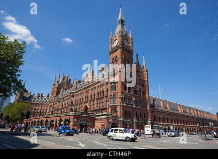 Chemins de fer gare St Pancras vu de Euston Road, London, W1C, England, UK Banque D'Images