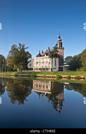 Pays-bas, Breukelen, Château Nyenrode (anciennement appelé Nijenrode) le long de la rivière Vecht. Emplacement de Nyenrode Business University. Banque D'Images