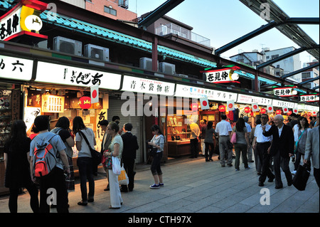 Nakamise-Dori, Asakusa, Taito City, Tokyo, Japon Banque D'Images