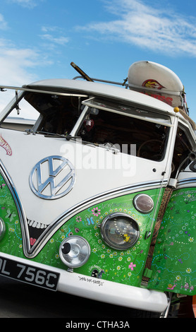 Écran partagé VW Volkswagen camper van. Style hippie des années 70 Banque D'Images