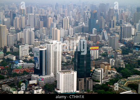 Vue de la prise de la ville de Bangkok Baiyoke Tower II montrant la pollution atmosphérique et le smog, la Thaïlande. Banque D'Images