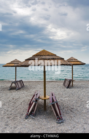 Plage de la mer Ionienne vide couvert en journée, Sicile Banque D'Images