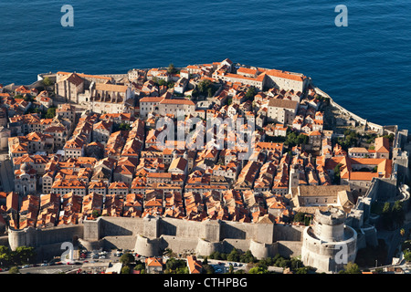 Remparts de la vieille ville de Dubrovnik, Port, Birds Eye View, Panorama, Croatie Banque D'Images