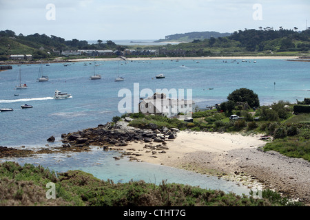 Porth Bryher et cuisine nouvelle en face du port de Grimsby Tresco Îles Scilly Isles of Scilly Cornwall England UK Grande-bretagne GO Banque D'Images