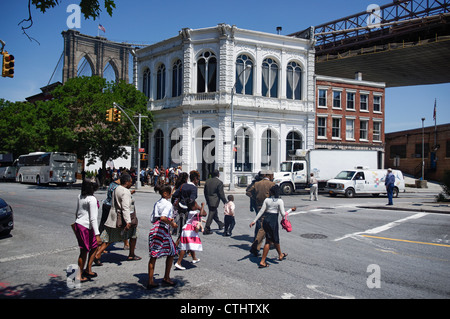 Brooklyn , Scène de rue, avenue de Pizza sous le pont de Brooklyn, New York, USA, Banque D'Images