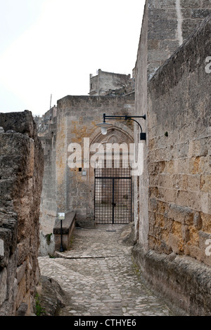 Entrée de Convicina Saint Antonio, habitations troglodytiques Sassi di Matera dans Sasso Barisano, UNESCO World Heritage Site, Matera, Italie, Banque D'Images