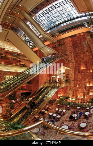 Trump Tower Atrium, Donald Trump , 56 th Street, Manhattan, New York Banque D'Images