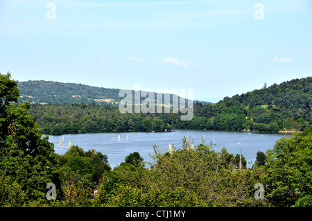 Lac d'Aydat au coeur de Parc Régional des volcnoes Auvergne, Puy-de-Dôme, Auvergne, Massif-Central, France Banque D'Images