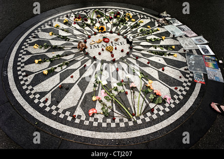 Strawberry Fields Memorial à John Lennon , Central Park , New York Banque D'Images