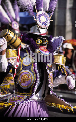 Au cours de la danseuse Festival Arequipa Day Parade. Arequipa, Pérou. Banque D'Images