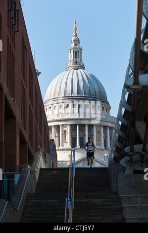 Le dôme de la Cathédrale St Paul, Ludgate Hill, City of London, England Banque D'Images