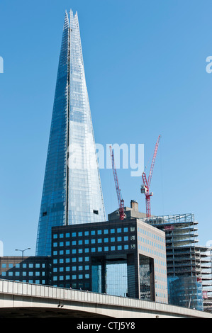 Le Shard, London Bridge, Angleterre. Le fragment a été ouvert en 2012 et est le plus haut édifice de l'Union européenne. Banque D'Images