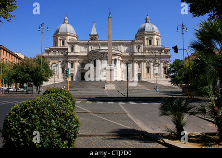 Basilique de Sainte-Marie-Majeure avec ciel bleu, Rome, Italie Banque D'Images