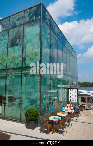 Cafe à Ice Cube à construire au bord du lac Binnenalster Mitte Hambourg Allemagne Europe centrale Banque D'Images