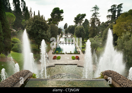 Le niveau des jardins et des étangs du poisson à la Villa d'Este Tivoli gardens. Banque D'Images