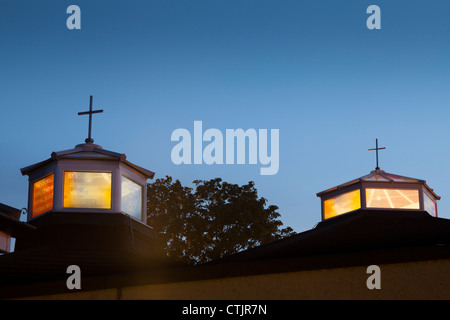 Toit en verre teinté lanterne dans l'église St Mary à Alton Banque D'Images