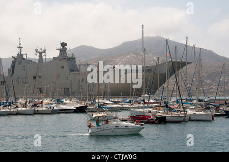 L61 l'Juan Carlos 1 à côté du port de Carthagène en Espagne du sud Banque D'Images
