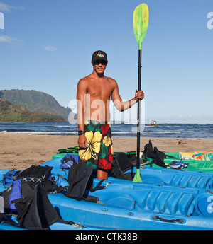 Guide de l'excursion en kayak à la plage d'Hanalei sur Kauai Banque D'Images