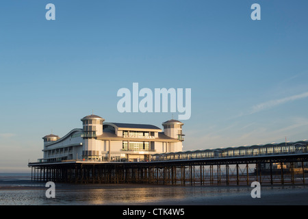 Grand Pier au lever du soleil. Weston Super Mare. Somerset, Angleterre Banque D'Images