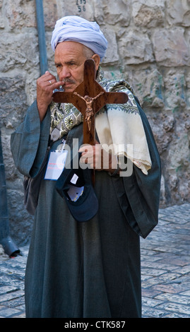 Copte égyptien pilgrim visitez l'église du Saint-Sépulcre à Jérusalem Israël à Pâques Banque D'Images