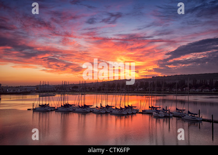 Coucher de soleil sur le port de Portsmouth Banque D'Images