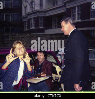 003864 - Paul et Linda McCartney hors studios d'Abbey Road, Londres en 1975 Banque D'Images