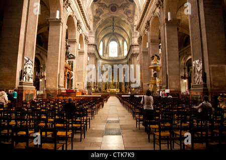 L'intérieur de l'église St-Sulpice à Paris France Banque D'Images