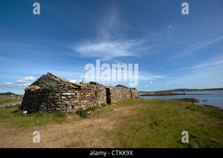 Île de Baleshare, en Écosse. Vue pittoresque d'une ruine déserte Croft House, sur la côte est de Baleshare. Banque D'Images