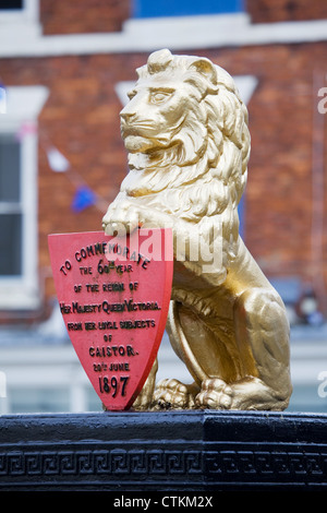 La pompe à eau du lion sur le marché de la ville de marché Caistor sur le bord du Lincolnshire Wolds Banque D'Images