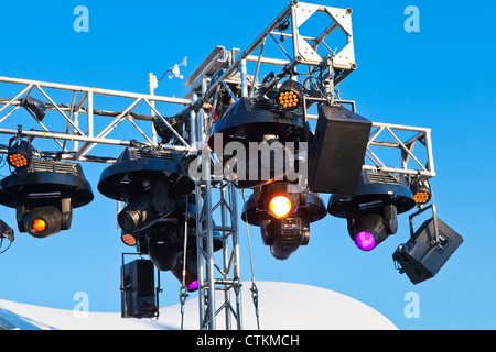 Les concerts sur scène en plein air projecteurs Banque D'Images