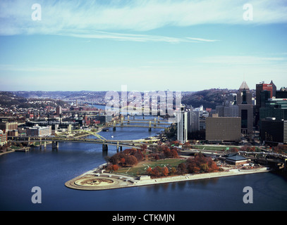 Pittsburgh, Pennsylvanie skyline, extraite du mont Washington. À l'astuce' est Point State Park. Banque D'Images