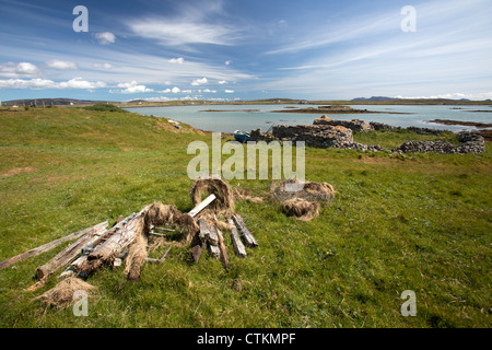 Île de Baleshare, en Écosse. Vue pittoresque d'une parcelle à l'abandon déserte croft, sur la côte est de Baleshare. Banque D'Images