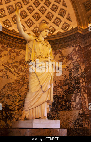 Statue grecque d'Athéna sur l'affichage à musée du Louvre, Paris France Banque D'Images