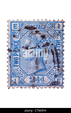 Un demi-penny victorien deux pence bleu 2 1/2 d'un timbre-poste sur fond blanc Banque D'Images