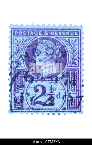 A Victorian 2 1/2 pence bleu violet 2 1/2d timbre-poste sur un fond blanc Banque D'Images