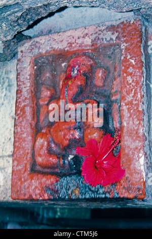 La tête de l'éléphant à Shri Ganesha Seigneur Indien Koteshwar Temple situé entre le village et d'un membre en milieu de Gove, Krishna River Banque D'Images