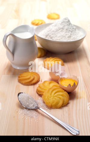 Faire cuire les cookies simple avec des ingrédients frais à la maison Banque D'Images