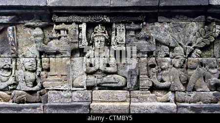 Bass-relief sur le mur dans le temple bouddhiste de Borobudur, Indonésie, Java Banque D'Images