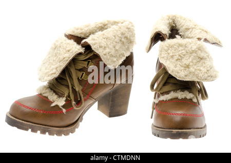 Womens boots en cuir avec un brassard poilu - studio photo avec un fond blanc Banque D'Images