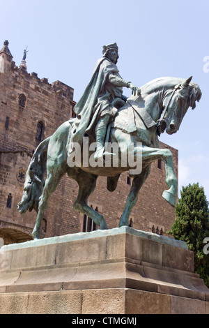 Barcelone, Espagne. Statue équestre de Ramon Berenguer III par Josep Llimona. Ramon Berenguer III le Grand, 1082 - 1131. Banque D'Images