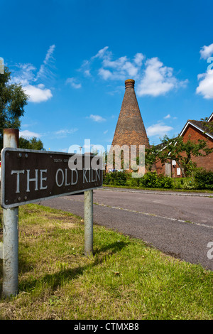 Four à poterie Nettlebed dans l'Oxfordshire avec plaque de rue "le vieux four" Banque D'Images