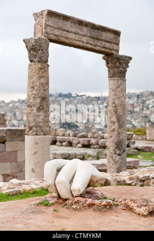 Par contre Hercules près de Temple d'Hercule dans la citadelle antique à Amman, Jordanie Banque D'Images